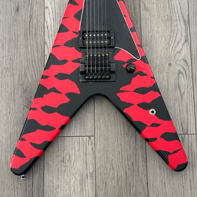 Hamer Vector Flying V 1985 - Red and Black Zulu Bengal Tiger Finish Electric GUI image 3