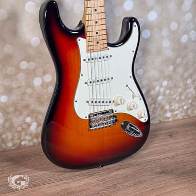 Suhr Classic S SSS Maple 2025 - 3 Tone Sunburst image 4