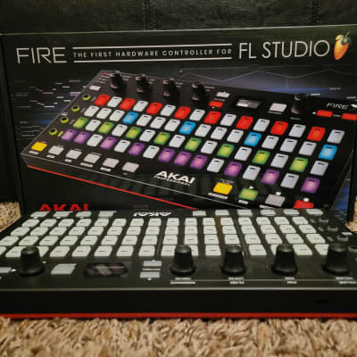 Akai Fire - Controladora Midi USB para Fruity Loops - World Music