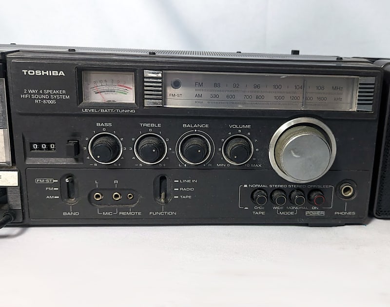 TOSHIBA RT-8700S Stereo AM / FMRadio Cassette Recorder BOOMBOX GHETTOBLASTER