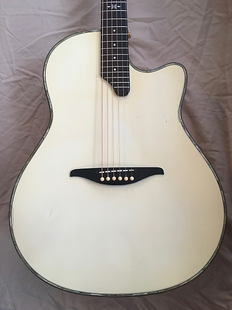 Alvarez Yairi DY88 White with case