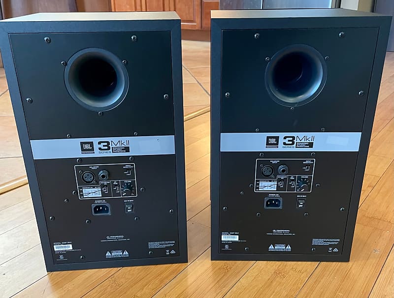 JBL 308P MKII - 2x Monitor de Referência JBL 308P MKII Ativa - Preto