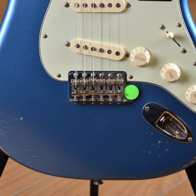 Fender Vintera Road Worn '60s Stratocaster Pau Ferro Fingerboard Lake Placid Blue image 11