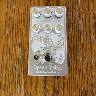 EarthQuaker Devices Space Spiral Modulated Delay Device 2017 - 2019 - Silver / White Print image 2