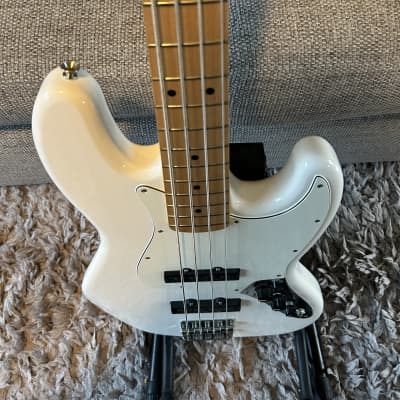 Fender Player Jazz Bass Mexican Polar White image 3