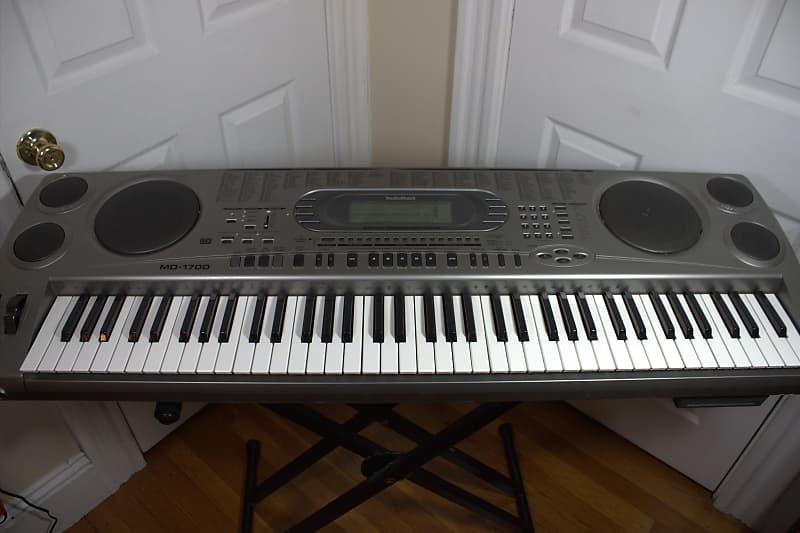 Radio Shack MD1700 Keyboard 76 Keys with Touch Reponse MIDI Capable MD-1700 image 1