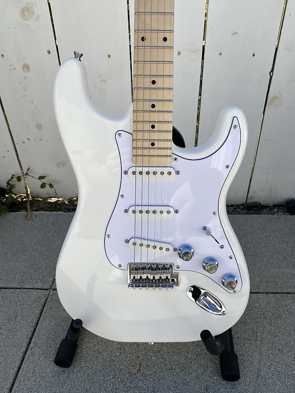 UPGRADED Monoprice Indio Cali Classic 2021 White includes Gig bag