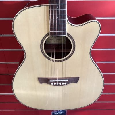 Guitare classique électro-acoustique pan coupé » Stagg