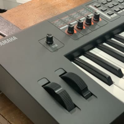 Yamaha MX61 image 2