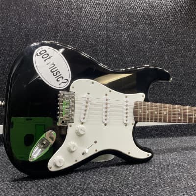 Squier Affinity Series Stratocaster with Rosewood Fretboard 2001 - 2018 - Black image 2