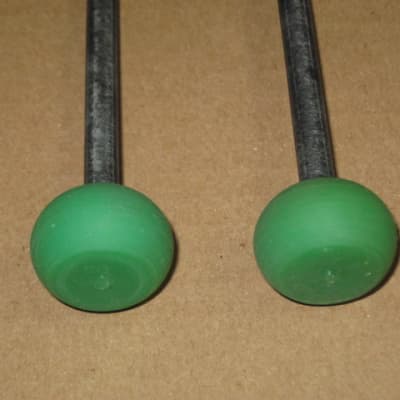 new old stock Gambal GPXR1 (UG13GPXR1) Glockenspiel, Bells, Xylophone Percussive Keyboard MALLETS, 1 and 1/4 inch Green Hard Acrylic Flat Ball Heads with Black Synthetic Shafts, with original packaging - from 1990s - early 2000s image 7