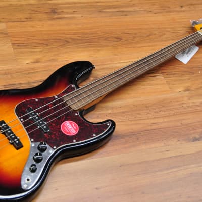 Squier  Classic Vibe 60's Jazz Bass Fretless 3 Tone Sunburst image 3