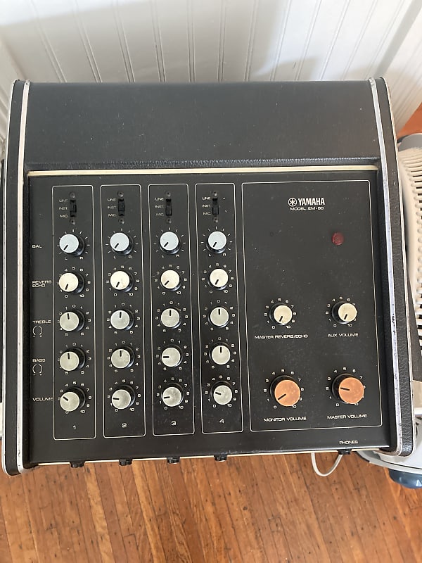 Yamaha EM80 Mixer/Amp Reverb