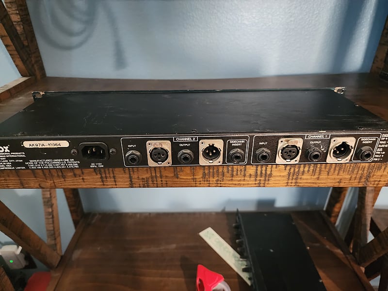 dbx 166A 2-Channel Compressor/Limiter | Reverb
