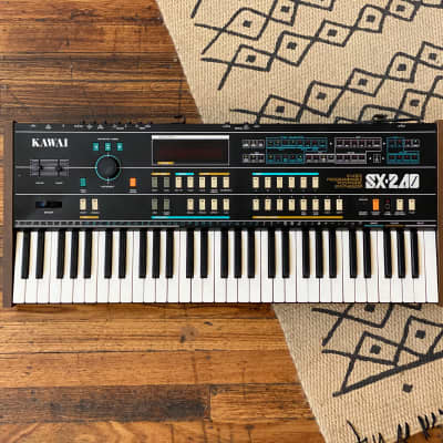 1985 KAWAI SX-240 Eight-Voice Polyphonic Analogue Synthesizer