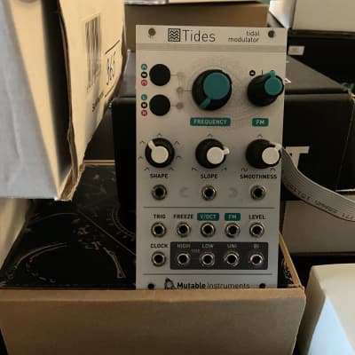 Mutable instruments Tides - Eurorack Module on ModularGrid