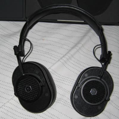 Master & Dynamic Noise Isolating Wired Headphones Gun Metal Black image 2