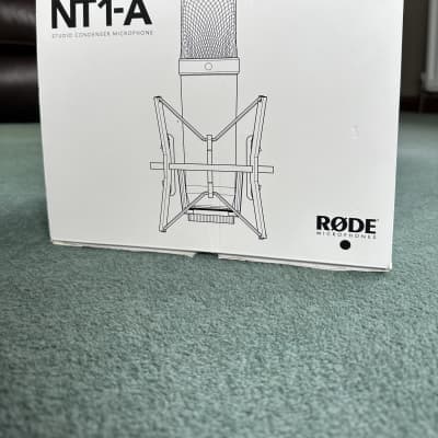 RODE NT1-A Large Diaphragm Cardioid Condenser Microphone 2002 - Present - Silver