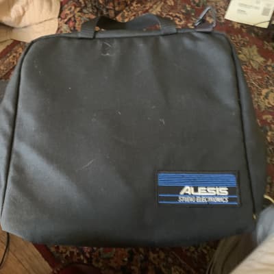 Alesis HR-16 High Sample Rate 16-Bit Drum Machine 1980s With Gig Bag Manual and Case Candy image 6
