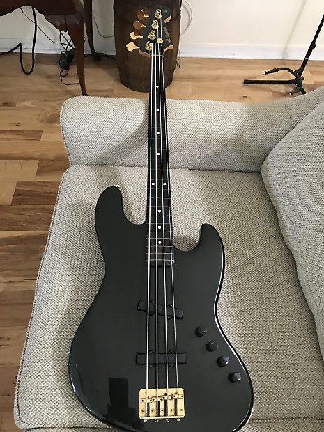 Moon Moon JJ-4 Fretless Jazz bass Maple top, Bartolini