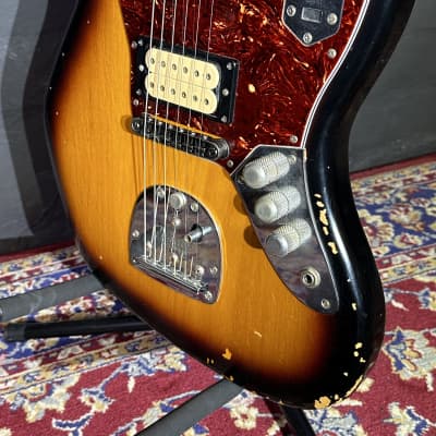 + Video Fender 2014 Kurt Cobain Roadworn Jaguar Sunburst Guitar + Case + Book - Nirvana image 11