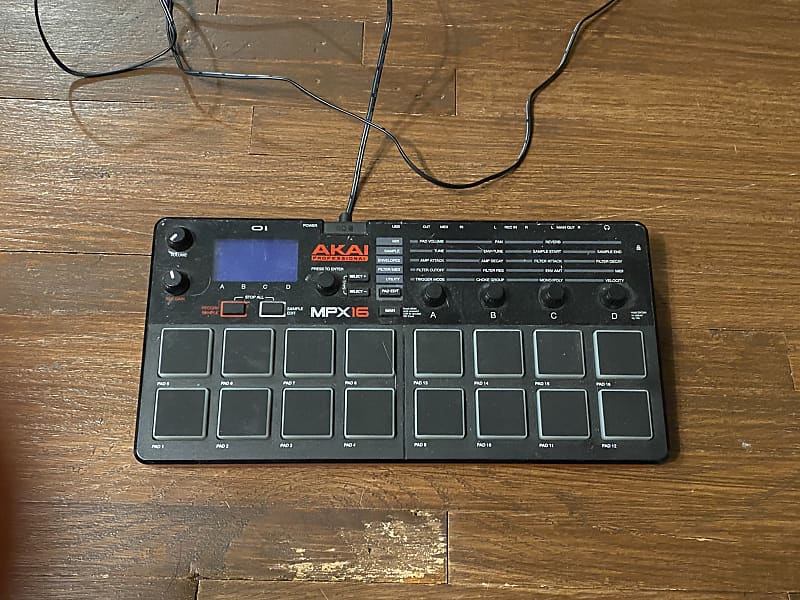 Akai MPX16 Sampler with 16 Pads | Reverb