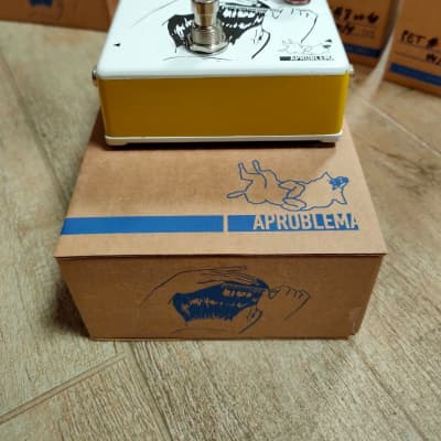 aproblema PETTINATOR - 2025 - white / yellow image 2