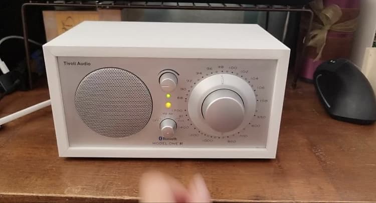 Tivoli Audio Model One BT Bluetooth AM/FM Radio (White/Silver) image 1