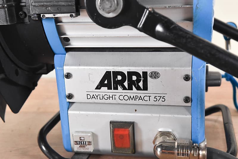 ARRI Daylight Compact 575 575-Watt Fresnel (NO POWER SUPPLY) As-Is