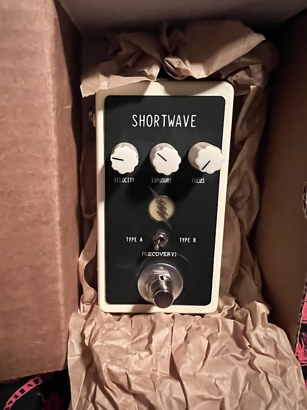 Recovery effects and devices Shortwave 2022 Off white Reverb