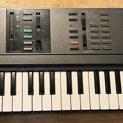 Buy used Yamaha VSS-100 - Grey Metallic