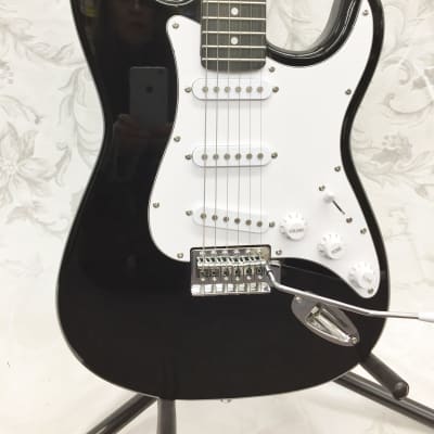 Stadium Black Electric Guitar Bundle-w/Amp, Strap, Tuner, Cord, Picks, Gig Bag! image 3