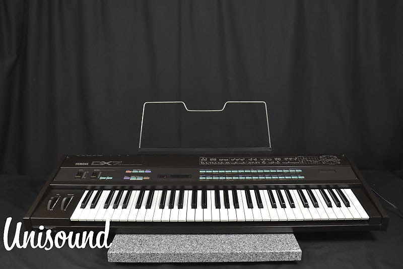 YAMAHA DX7 Digital Programmable Algorithm Synthesizer in Very Good  Condition. | Reverb