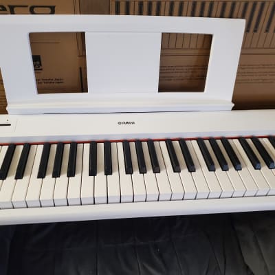 Yamaha Piaggero NP-12 Portable Piano 2016 - Present - White image 1