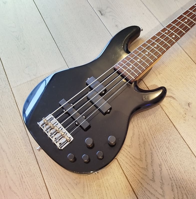 美品 Fender Mexico Deluxe Zone Bass グレー Bajo eléctrico Fender Deluxe Zone Bass - $650.000 Cápsulas activas