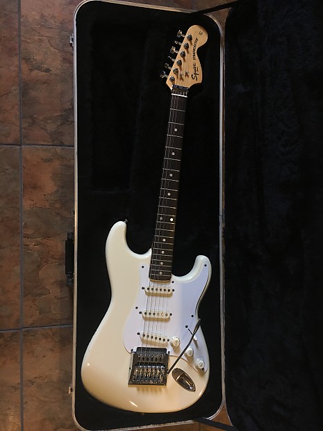 Fender Squier Stratocaster SQ 3 Bolt Made In Japan w/ Case Fender Squier Stratocaster SQ 3 Bolt Made In Japan w/ Case