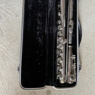 Yamaha  YFL-222 intermediate flute image 4