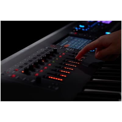 Roland Fantom 8 Music Synthesizer Workstation Keyboard, 88-Key image 5