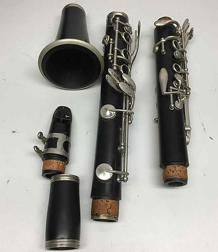 Intermediate level, Selmer Signet 100 Wood Soprano Clarinet with case, USA