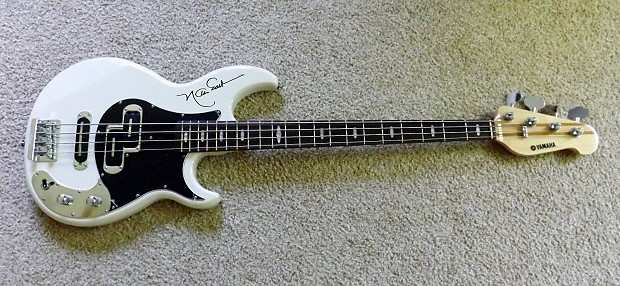 【訳アリ】Yamaha bb1024x ホワイト DISC Yamaha BB1024X Bass Guitar, Vintage White at Gear4music