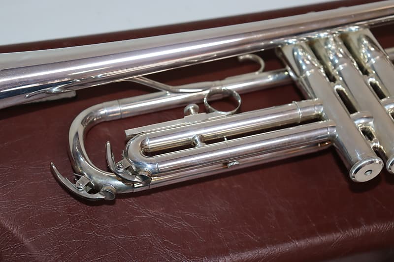 Yamaha YTR-334S Bb Trumpet Silver Plate Finish with Hard Case