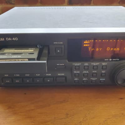 TASCAM DA-40 professional DAT digital audio tape recorder Late 1990s - Black image 13