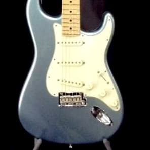 Fender American Deluxe Stratocaster Plus image 2