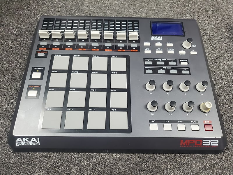 Akai MPD32