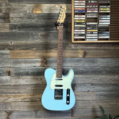 (17657) Fender Deluxe Nashville Telecaster with Pau Ferro Fretboard 2018 - 2021 - Daphne Blue image 2