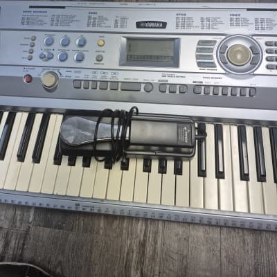 Yamaha Dgx-202 W/ sustain pedal