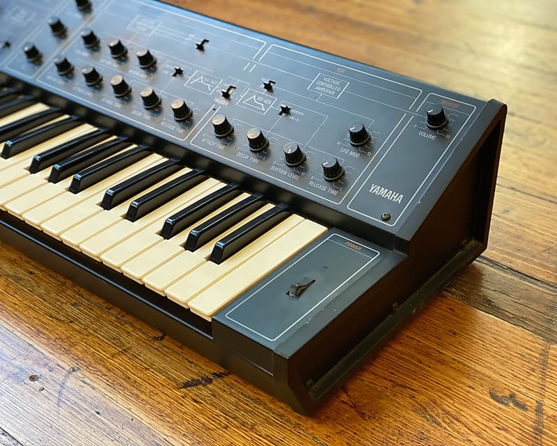 YAMAHA CS-10 Analogue Monophonic Synthesizer | Reverb