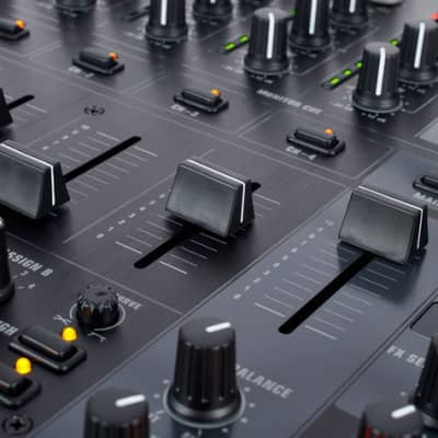 Behringer Pro Mixer DJX750 4-Channel DJ Mixer with Effects and BPM Counter image 9