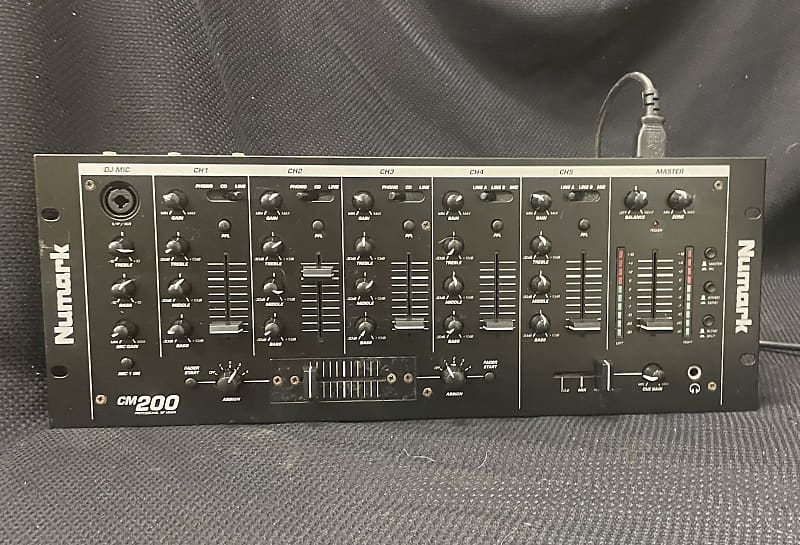 Numark Model Number CM200 Professional Five Channel 19" Mixer Reverb