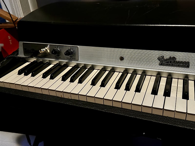 Rhodes Mark I Stage 73-Key 1975 with Midi (untested) check out the video!  In NYC